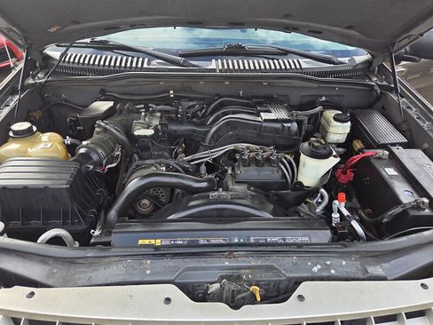 Used 2005 Ford Explorer Eddie Bauer image 30