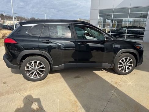 Used 2025 Toyota Corolla Cross XLE image 8