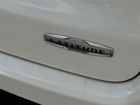 Used 2018 Jeep Compass Latitude w/ Popular Equipment Group image 11