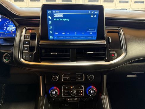 Used 2022 Chevrolet Suburban LT AWD/4WD image 16