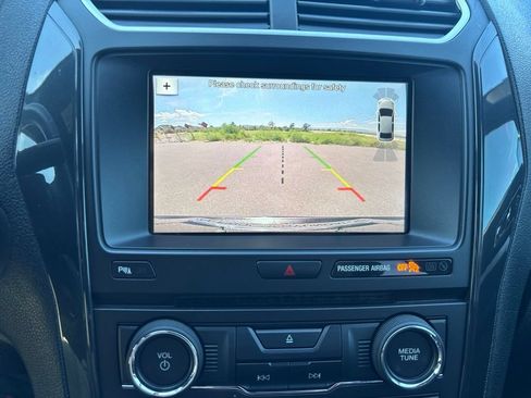 Used 2017 Ford Explorer XLT w/ Equipment Group 202A FWD image 30
