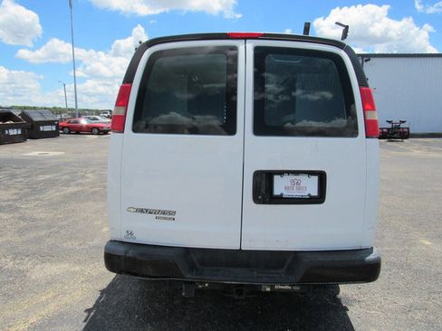 Used 2015 Chevrolet Express 2500 RWD image 4