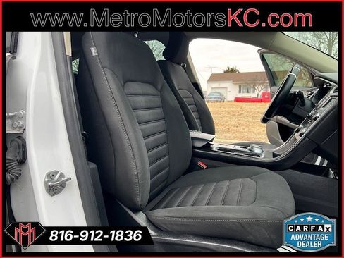 Used 2017 Ford Fusion SE FWD image 26