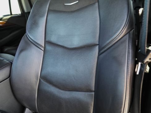 Used 2020 Cadillac Escalade Luxury image 25