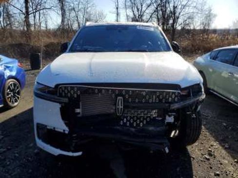 Used 2025 Lincoln Navigator Reserve AWD/4WD image 2