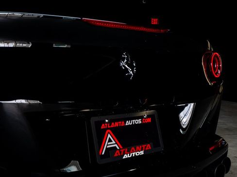 Used 2019 Ferrari Portofino RWD image 14