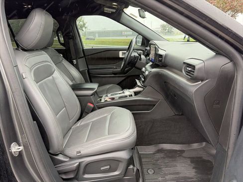 Used 2020 Ford Explorer XLT w/ Comfort Package AWD/4WD image 30