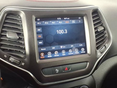 Used 2020 Jeep Cherokee Trailhawk w/ Cold Weather Group AWD/4WD image 24