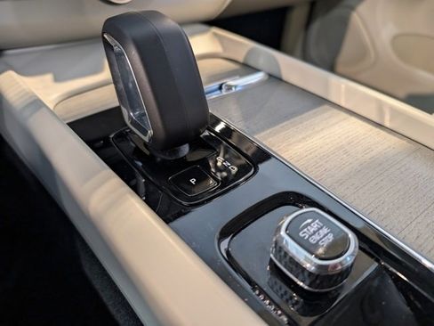 Used 2023 Volvo XC60 B5 Plus w/ Climate Package image 24