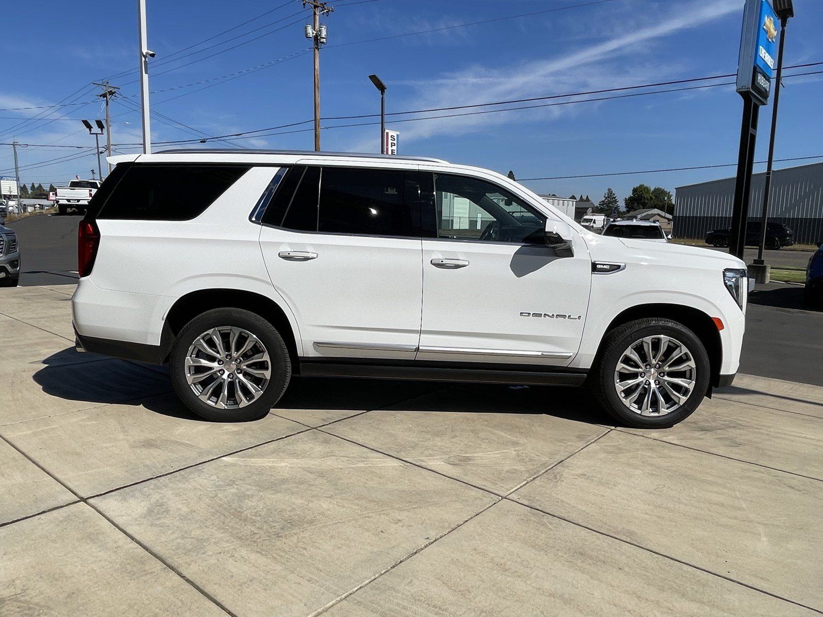 Used 2021 GMC Yukon Denali w/ Denali Premium Package AWD/4WD image 6