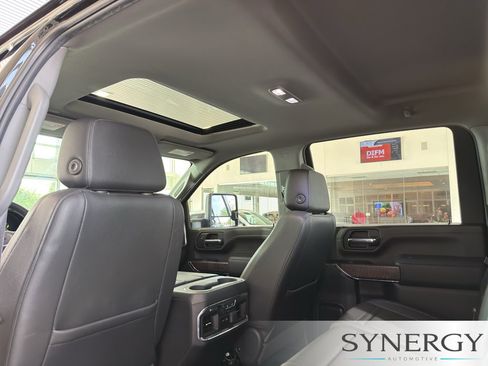 Used 2023 GMC Sierra 2500 Denali w/ Denali Black Diamond Edition AWD/4WD image 28