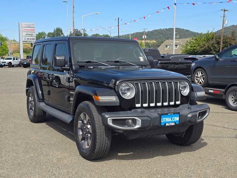 Used 2018 Jeep Wrangler Unlimited Sahara AWD/4WD image 7
