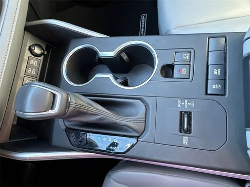 Certified 2022 Toyota Highlander XLE image 31