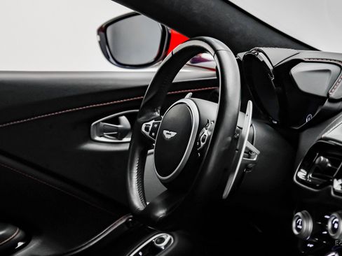 Used 2019 Aston Martin V8 Vantage Coupe image 52