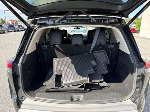 Used 2023 Nissan Pathfinder SL AWD/4WD image 9