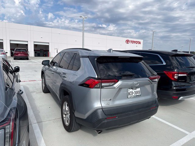Used 2021 Toyota RAV4 XLE FWD image 6