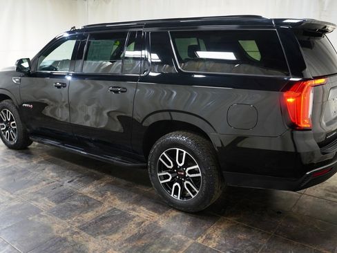 Used 2022 GMC Yukon XL AT4 image 9