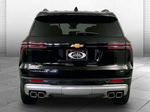 Used 2024 Chevrolet Traverse LT AWD/4WD image 3