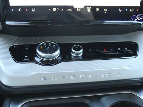 New 2025 Ford Expedition Active image 15