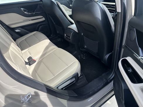 Used 2025 Lincoln Corsair AWD w/ Towing Package image 5