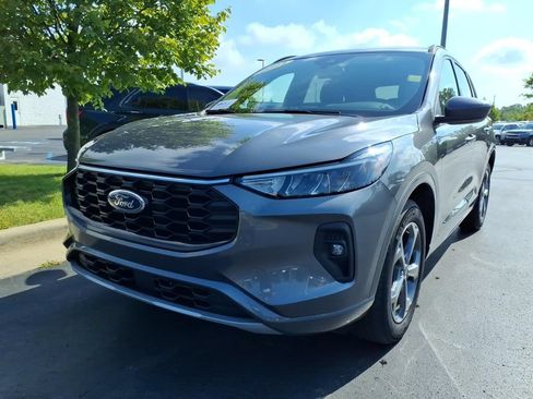 Used 2023 Ford Escape Active w/ Tech Pack #1 FWD image 1