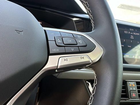 New 2024 Volkswagen Taos SE image 25