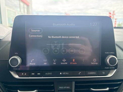 Used 2025 Nissan Altima 2.5 SV FWD image 24