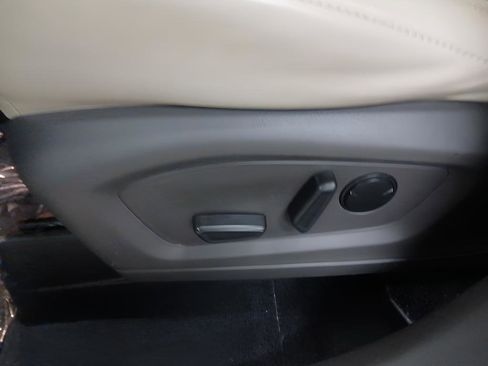 Certified 2023 Ford Explorer Platinum w/ Technology Package image 18