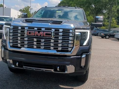 New 2025 GMC Sierra 2500 Denali w/ Denali Reserve Package image 3