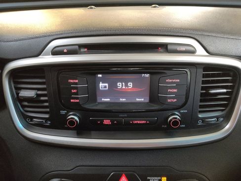 Used 2016 Kia Sorento AWD w/ LX Convenience Package image 25