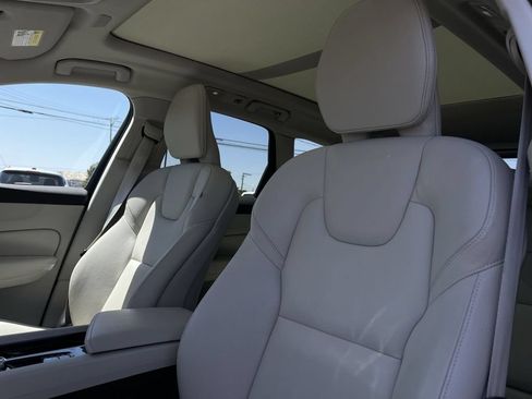 Used 2023 Volvo XC60 B5 Plus w/ Climate Package AWD/4WD image 19