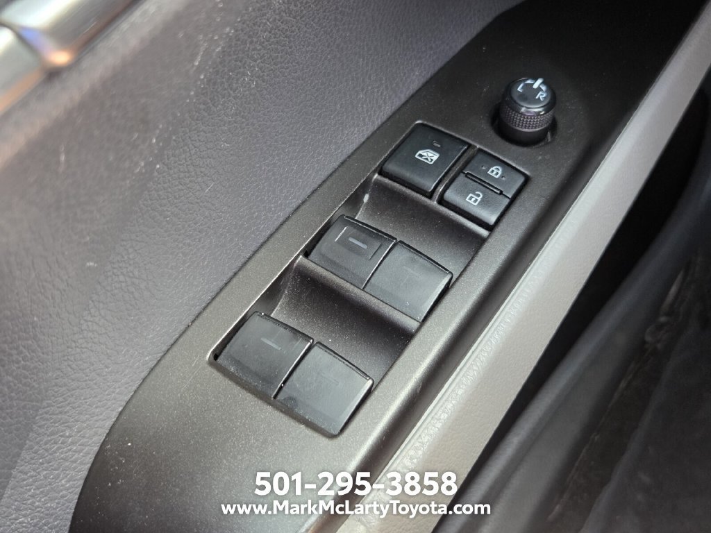 Used 2022 Toyota Camry SE FWD image 23