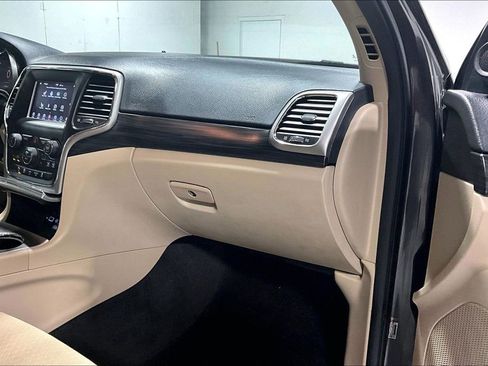 Used 2019 Jeep Grand Cherokee Laredo AWD/4WD image 19