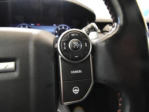 Used 2018 Land Rover Discovery HSE image 28