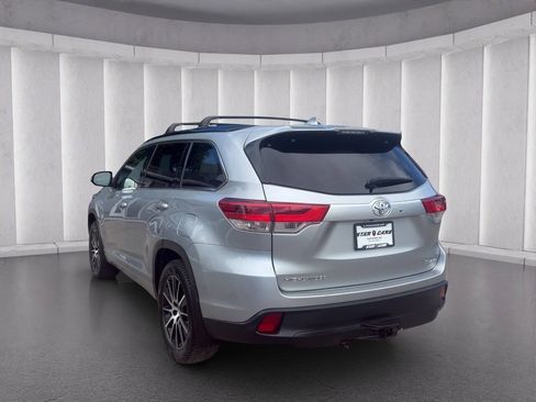 Used 2017 Toyota Highlander SE AWD/4WD image 3