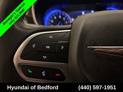 Used 2023 Chrysler Pacifica Limited FWD image 19