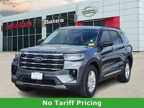 Used 2025 Ford Explorer Active w/ Active Comfort Package image 2