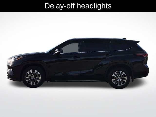 Used 2024 Toyota Highlander XLE AWD/4WD image 9