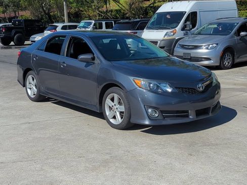 Used 2012 Toyota Camry SE image 3