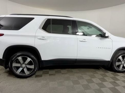 Used 2021 Chevrolet Traverse LT w/ LT Premium Package AWD/4WD image 3