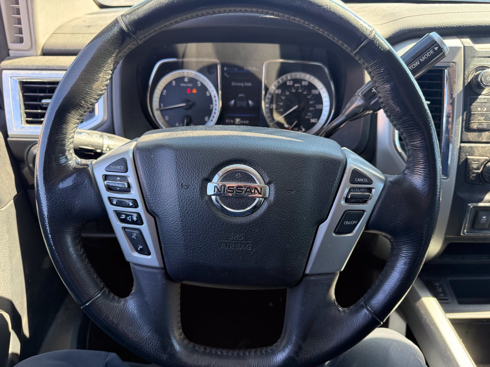 Used 2019 Nissan Titan SV w/ SV Convenience Package RWD image 18