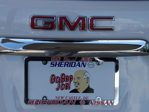 Used 2024 GMC Terrain SLE image 10