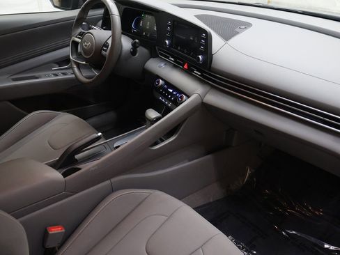 Used 2025 Hyundai Elantra Sport image 10