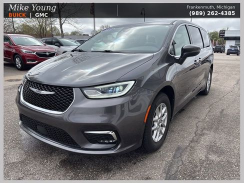 Used 2023 Chrysler Pacifica Touring-L image 1