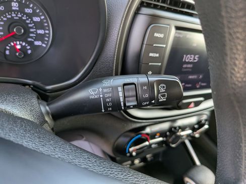 Certified 2022 Kia Soul LX FWD image 32