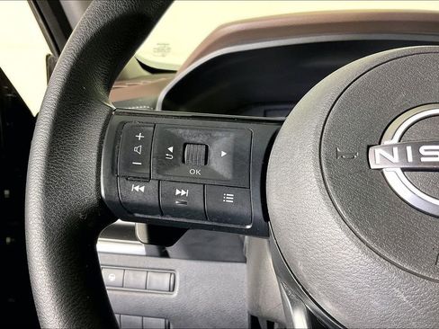 Used 2022 Nissan Rogue SV FWD image 24