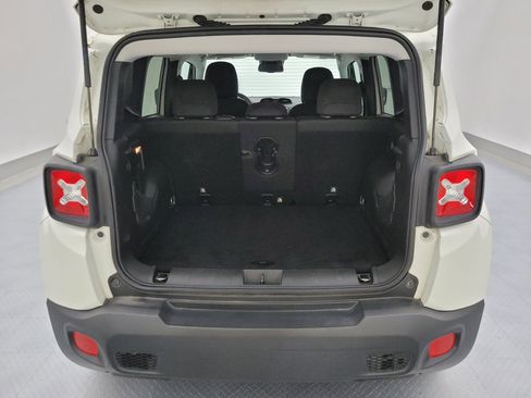 Used 2018 Jeep Renegade Latitude w/ Popular Equipment Group FWD image 29