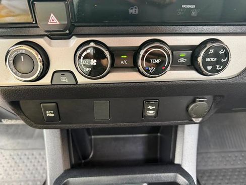 Used 2017 Toyota Tacoma SR5 w/ Tow Package AWD/4WD image 17