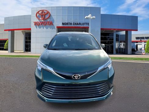 New 2026 Toyota Sienna Limited image 4