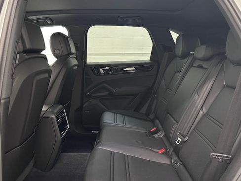 Used 2021 Porsche Cayenne AWD/4WD image 15